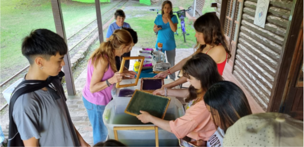 Elaboración de Papel Artesanal en la República de los Niños