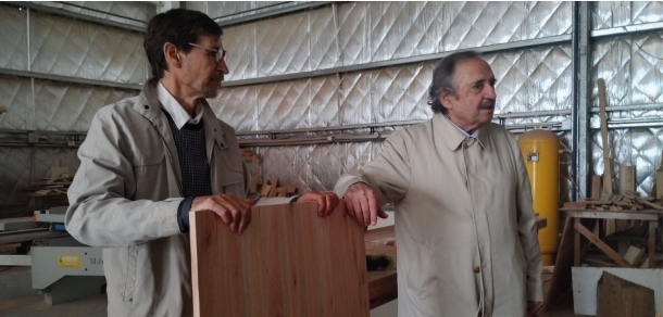 Visita del Dr. Ricardo Alfonsín a las Fábricas de la Estación Experimental Julio Hirschorn